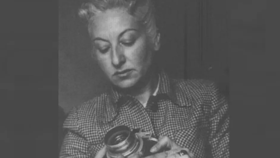 La fotógrafa nació en Lagos de Moreno, Jalisco, con el nombre de Dolores Martínez de Anda. (Secretaría de Cultura)