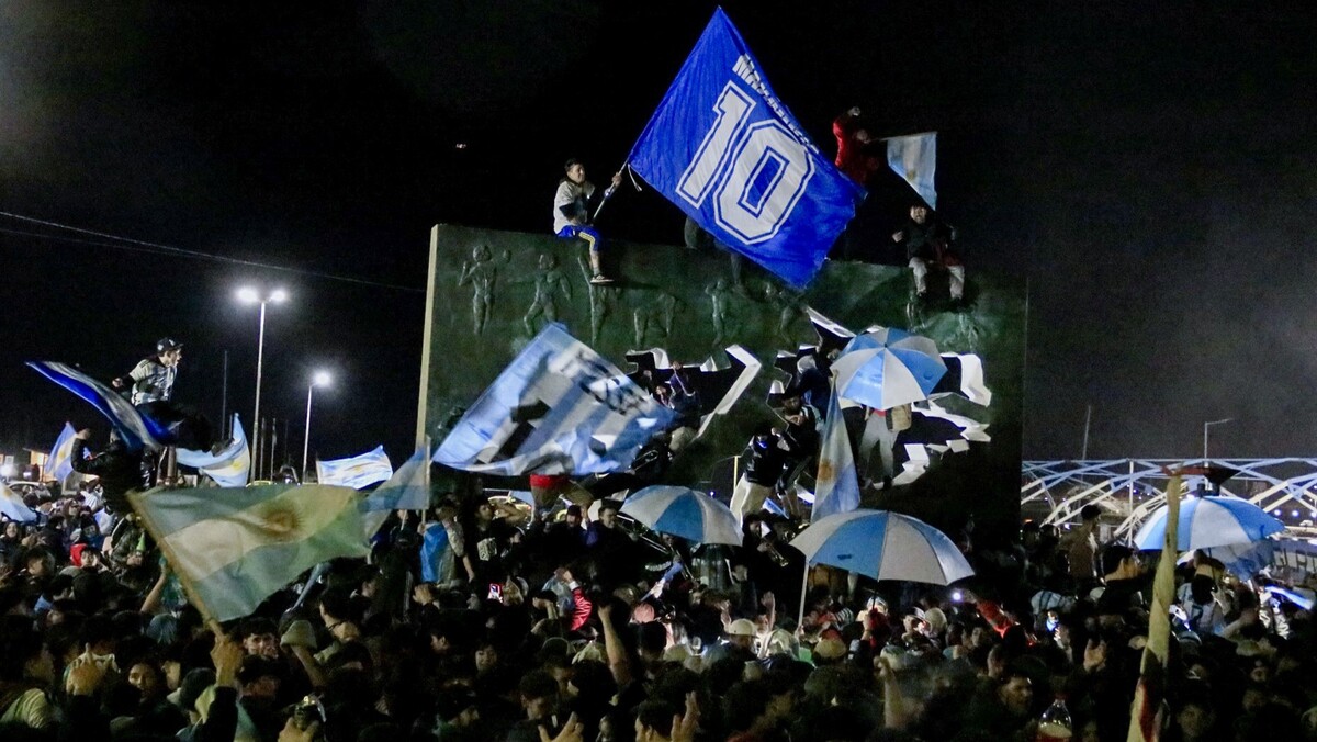 Los albicelestes aprovecharon la justa deportiva para reclamar el histórico territorio | Foto: AFP