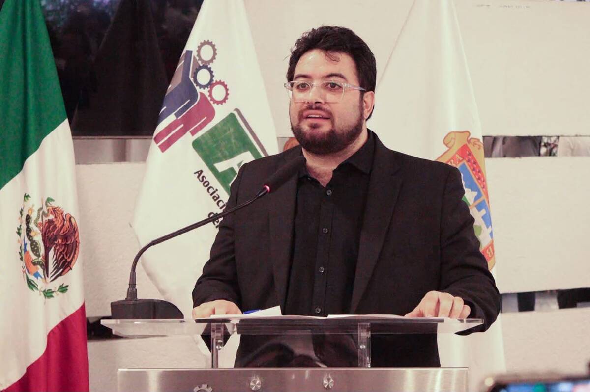 La ASECEM otorga la Medalla al Mérito Empresarial al alcalde Isaac Montoya. | Especial