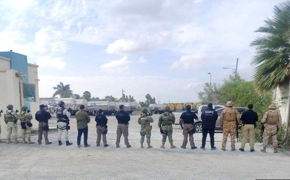 Aseguran diésel y decenas de toneles durante cateo en Matamoros. | Vocería de Seguridad Tamaulipas