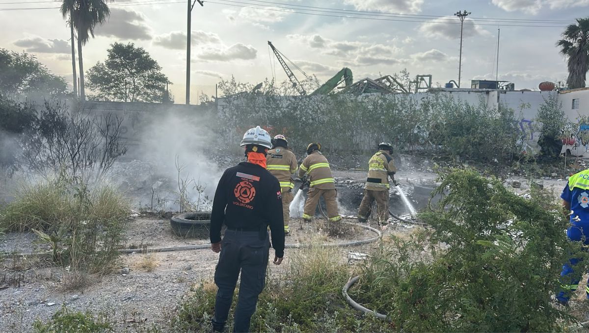 Cuerpo de rescate sofocaron las llamas y descartaron riesgos en la zona. | Ángel Mercado