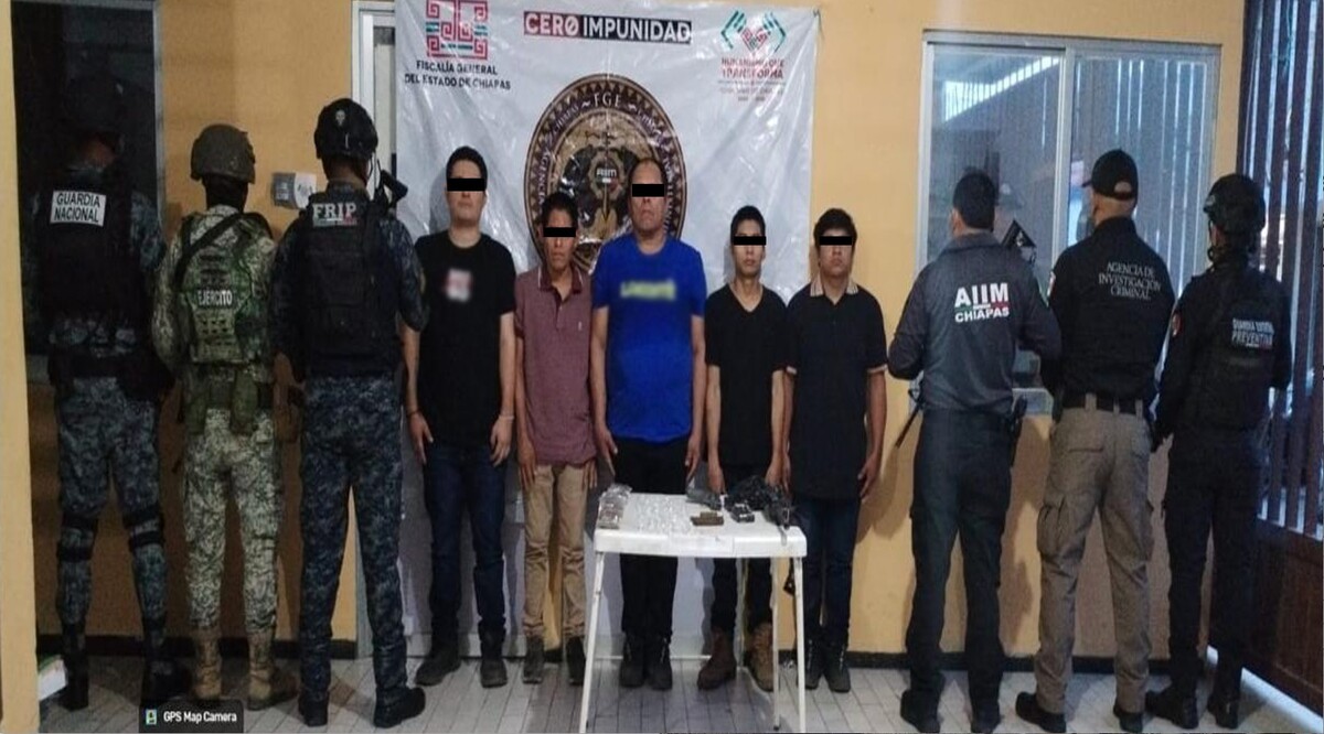 Elementos de seguridad coordinaron el cateo en el que incautaron armamento, droga y detuvieron a cinco presuntos implicados en Chiapas | Foto: Especia