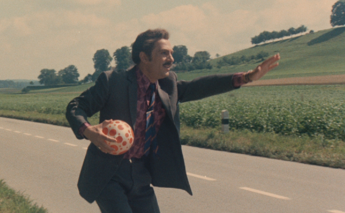 Nino Manfredi en ‘Pan y chocolate’. (IMDb)
