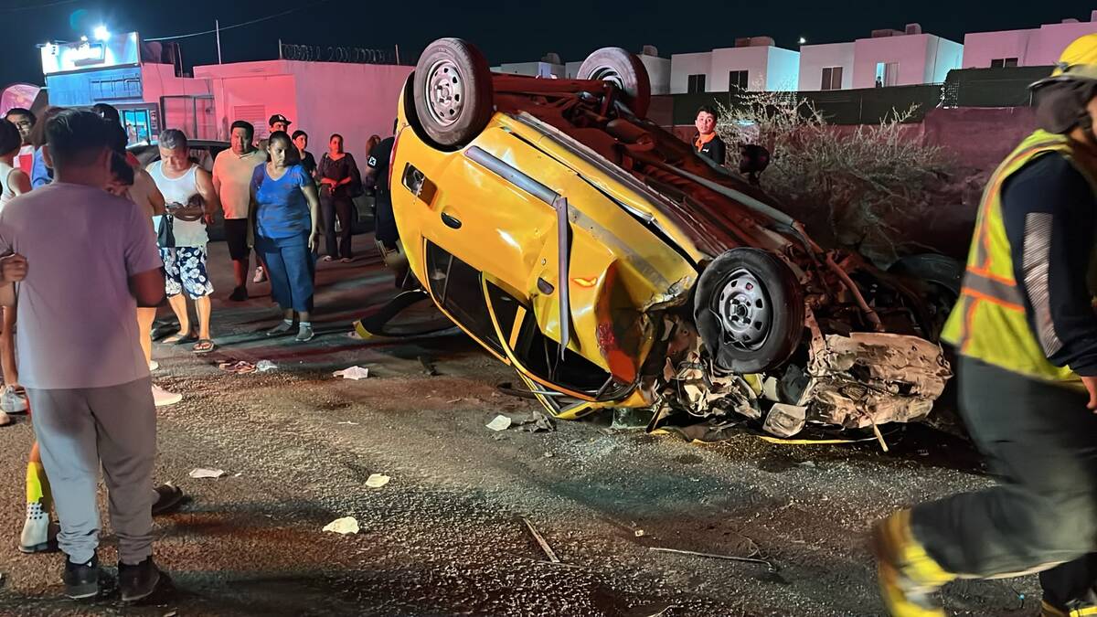 La noche del jueves se registró un accidente múltiple con volcadura en la carretera al ejido Santa Fe. (Milenio Policía)