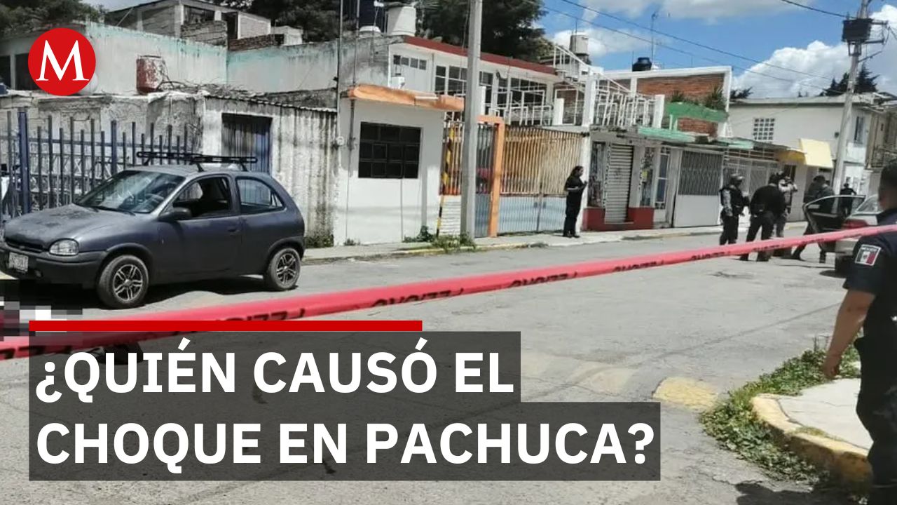 Auto invade carril de colectivo ruta 87 causando choque contra árbol en Pachuca, Hidalgo