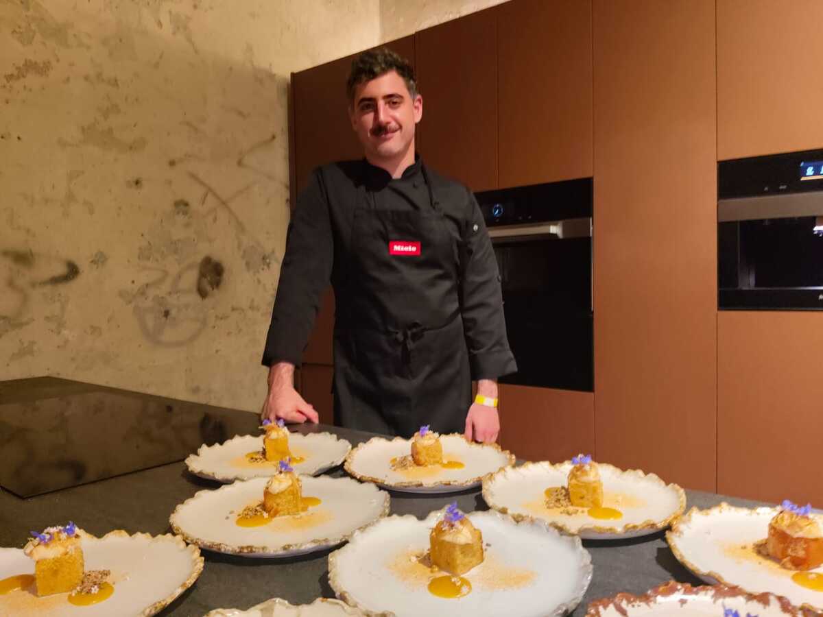 El chef Miguel Sánchez Navarro protagonizó la experiencia  Miele Chef´s Table en Cocina de la Casa Taittinger / Adriana Jiménez