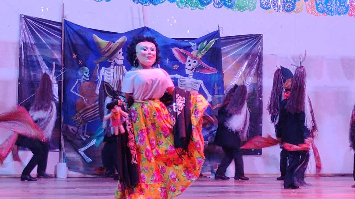 Estudiantes de Xonacatlán y Otzolotepec mostraron su talento en un proyecto que unió danza y teatro escolar.| Foto: Alondra Ávila