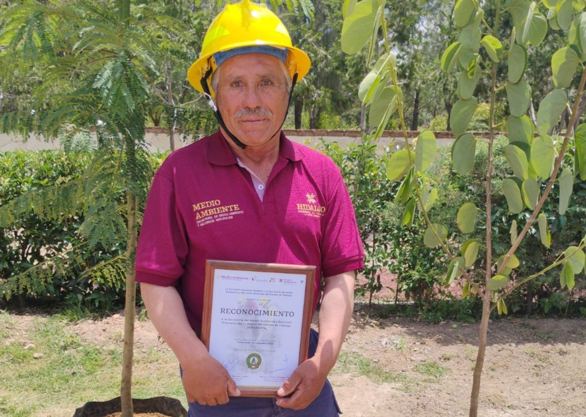 Faustino Cortés Ramírez arriesga su vida apagando incendios desde hace 30 años. (Alejandro Reyes)