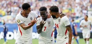 Los Three Lions vencieron 6-4 a Francia con triplete de Bukayo Saka