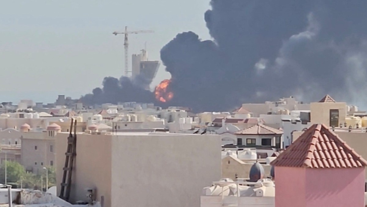 Kuwait reporta incendios y fallas en el suministro eléctrico y de agua debido a bombardeos contra plantas refinadoras. | Foto: Reuters