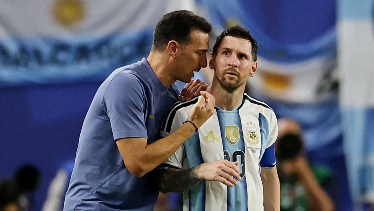 Lionel Scaloni pide disfrutar a Messi en la Final de la Copa del Mundo (Reuters)