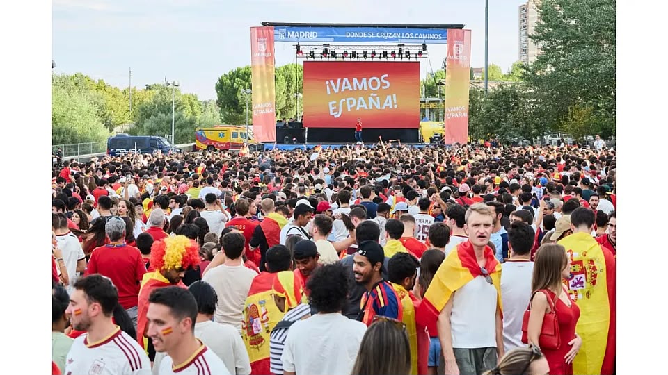 Se prevé que una gran ola de aficionados festejen si España gana el Mundial. | Foto: Especial