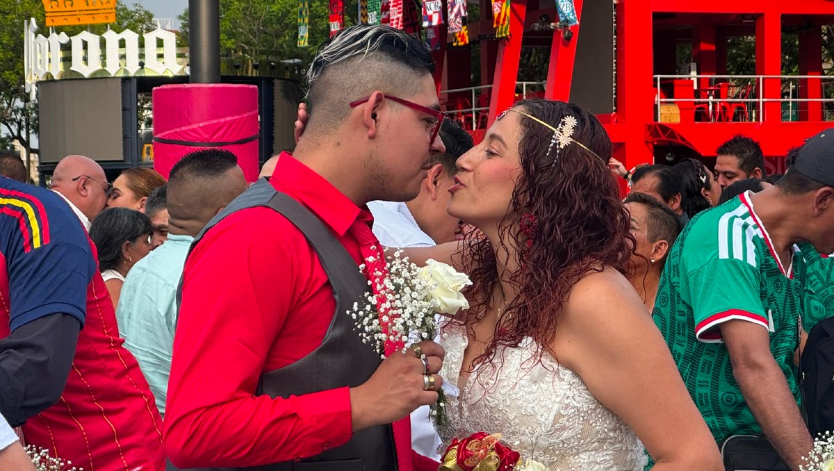 Sellaron su amor en boda colectiva en el Fan Fest de Guadalajara (Usi Toledo)