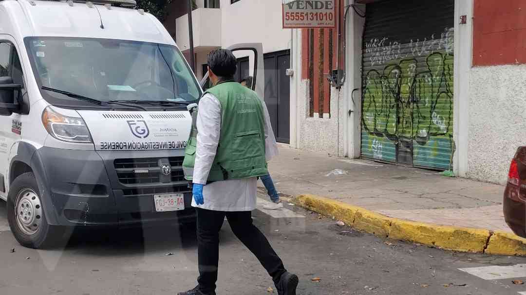 Servicios de emergencia atendieron el accidente laboral en un inmueble de la colonia Juárez, donde un trabajador perdió la vida. | Jorge Becerril