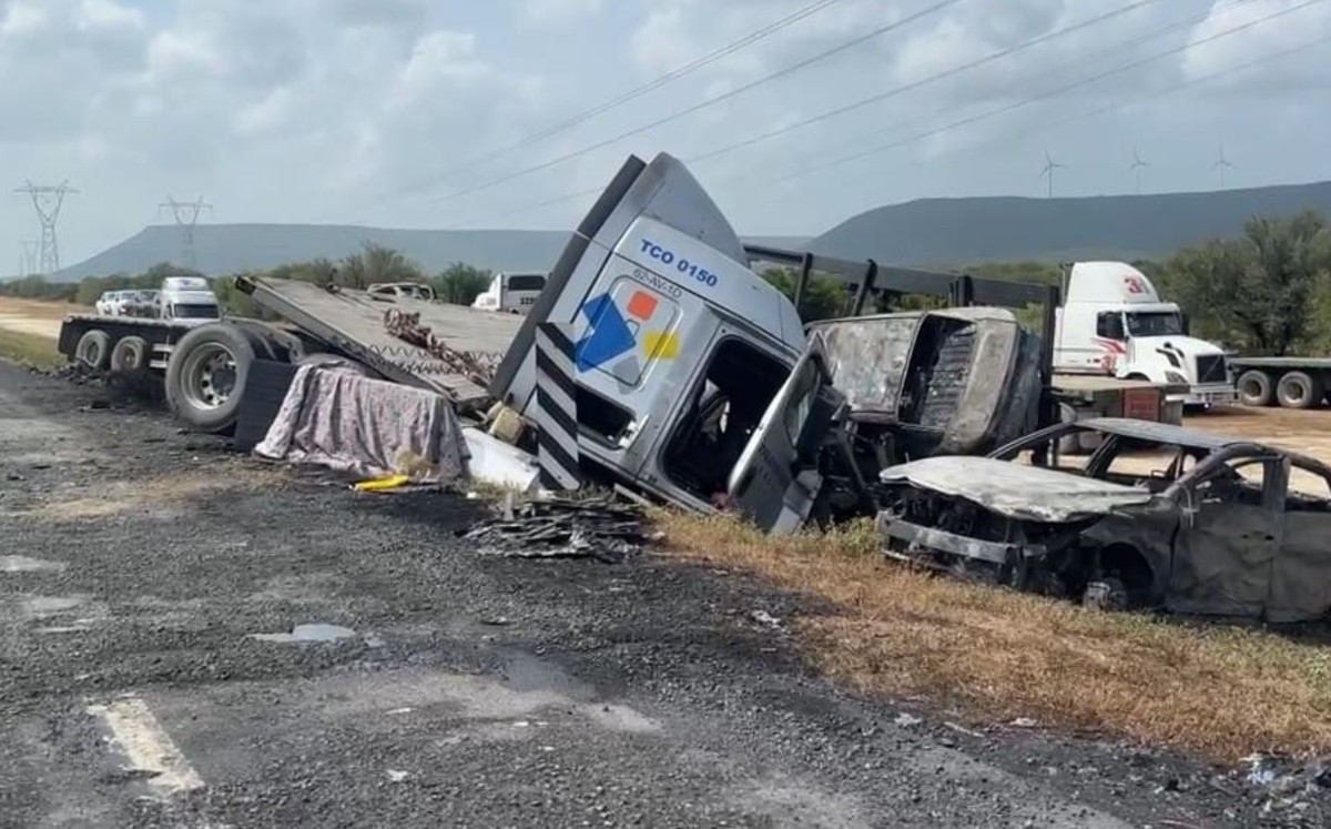 Tráiler choca contra nodriza siniestrada: carretera Zaragoza–Victoria. | Vocería de Seguridad