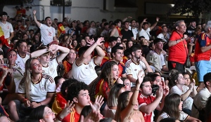 Aficionados en las fuentes más grandes de Madrid celebraron el título de la Selección de España en el Mundial 2026.