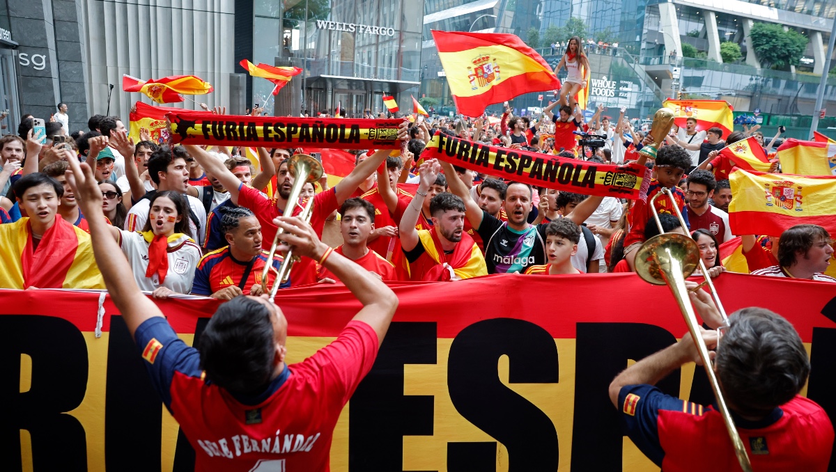 Aficionados de la selección de España se reúnen a un día de la final del Mundial de la FIFA 2026. | EFE
