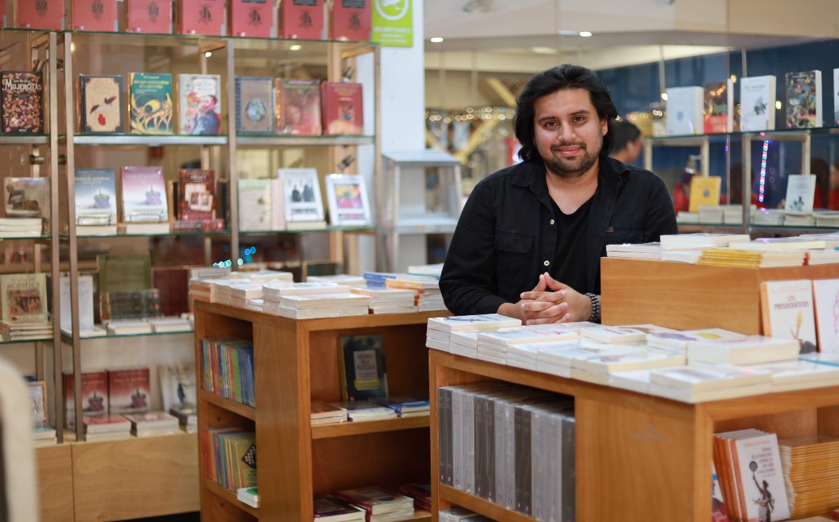 Con el libro ‘Las últimas palabras de Calvin Parker Jr.’, Alfredo Castro Muñoz ganó el Premio Nacional de Poesía Joven. | Foto: Verónica Rivera