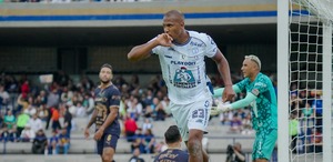 Salomón Rondón anotó un doblete y Elías Montiel completó la goleada con la que Pachuca venció 3-0 a Pumas en la Jornada 1 del Apertura 2026 de la Liga MX