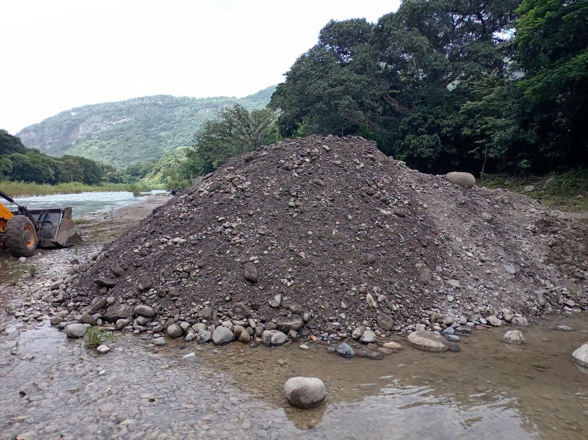 Decretan cierre preventivo por crecida del río Tamoyón en Huautla, Hidalgo. (Cortesía)
