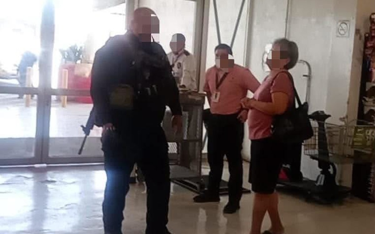 El elemento policial pagó por voluntad propia el artículo que pretendría sustraer la mujer. | Foto: Vocería de Seguridad Tamaulipas