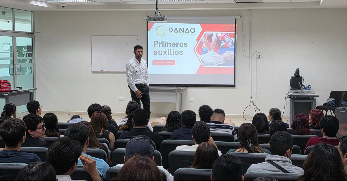 Estudiantes de las diferentes carreras participaron en los cursos de primeros auxilios. (Especial)