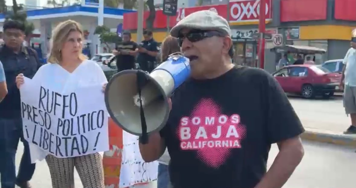 Los manifestantes señalaron que el panista es un preso político. | Foto: Especial