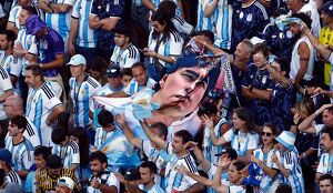 Piloto le hace creer a pasajeros argentinos que ganaron el Mundial 2026 ante España.