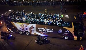 Selección de Argentina llega a Buenos Aires sin Lionel Messi tras perder la Final del Mundial