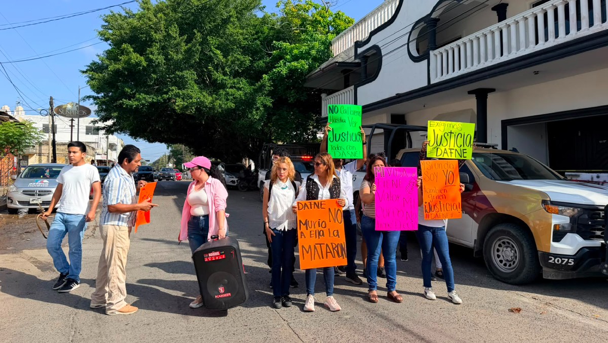 Civiles y padres de familia han protestado para exigir justicia por la muerte de Dafne. (Yazmín Sánchez)