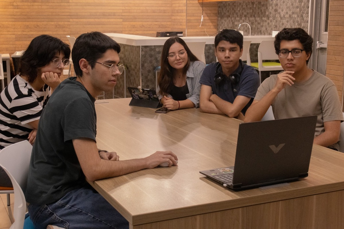 En Coahuila, estudiantes crean videojuego de educación financiera. | Antonio Ramírez.