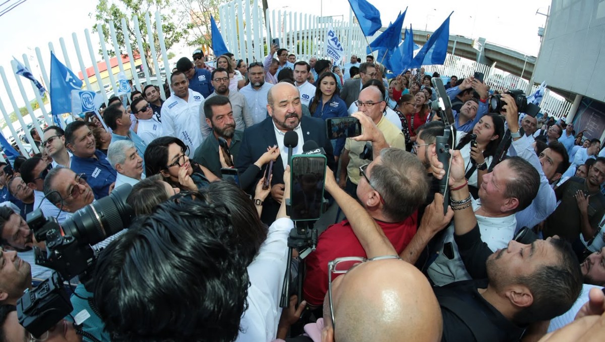 Jorge Espadas se registra como aspirante del PAN en León