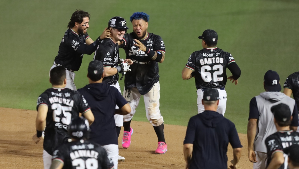 Sultanes de Monterrey derrotan en extra innings a Saraperos de Saltillo (Roberto Alanís)