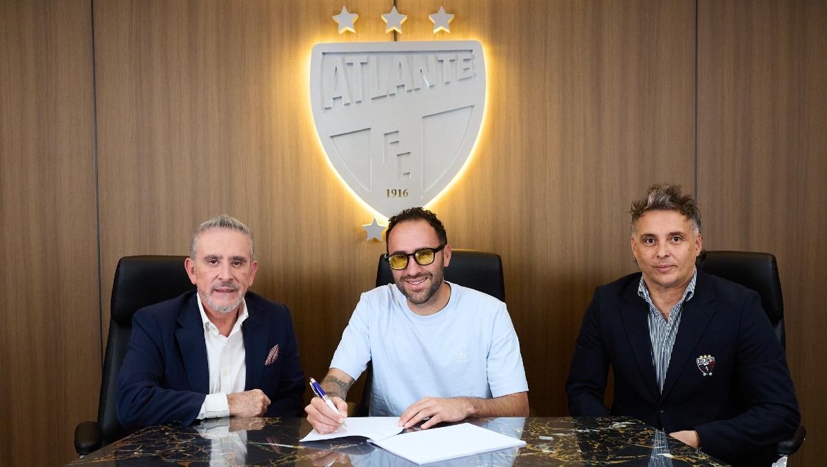 David Ospina firma su contrato como nuevo jugador del Atlante para el Apertura 2026 (X @Atlante)