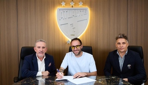 David Ospina, portero colombiano, firmó su contrato como el nuevo portero del Atlante para la Liga MX.