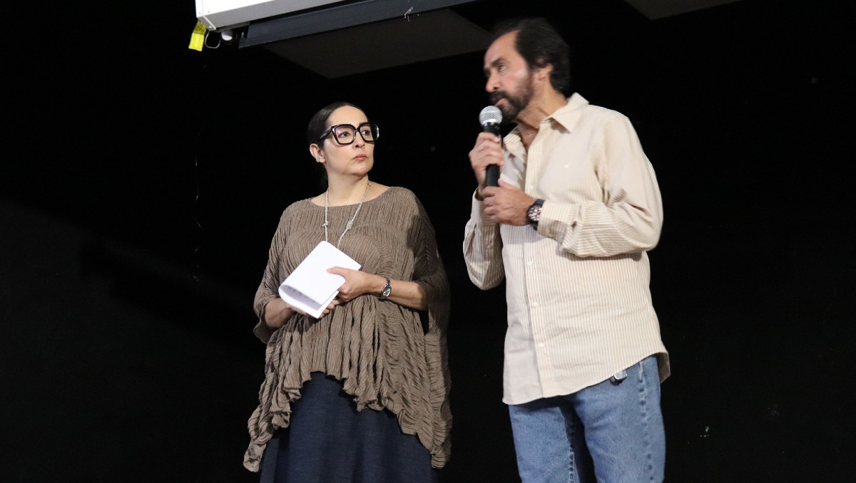 Diana Vargas Salomón, directora del Sistema DIF Jalisco, y Eduardo Medrano Martínez, líder del Sindicato (Cortesía Gobierno de Jalisco)