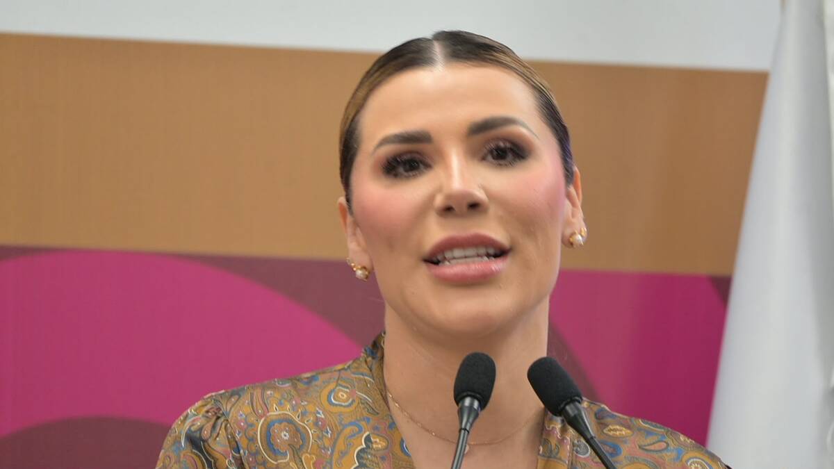 Al finalizar la conferencia, Marina del Pilar evitó responder más preguntas sobre el tema. | Foto: Especial