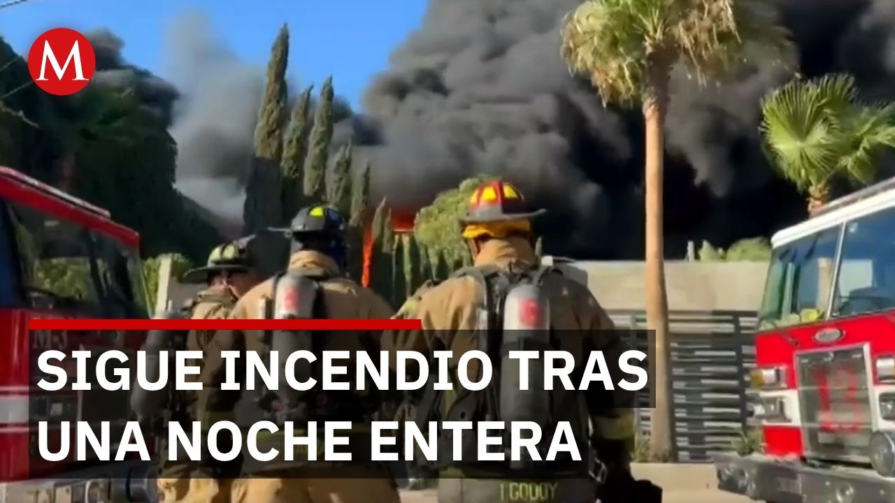 Incendio en recicladora de Baja California arrasa fábrica; bomberos desconocen qué hay adentro
