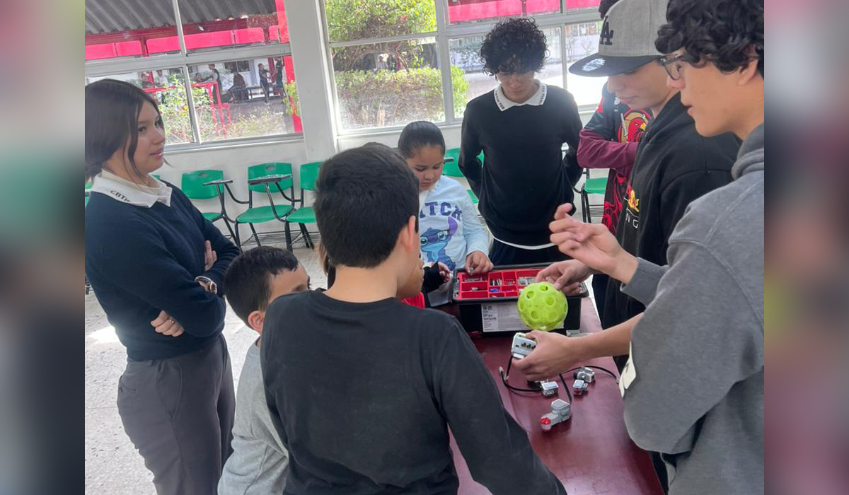 Los integrantes de Samurai Code buscan acercarse a las escuelas primarias para dar a conocer sus programas. (cortesía)