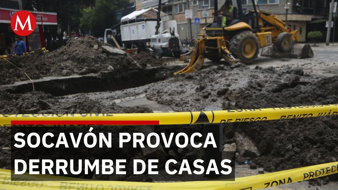 Socavón en Torreón provoca derrumbe de casas y desalojo de familias
