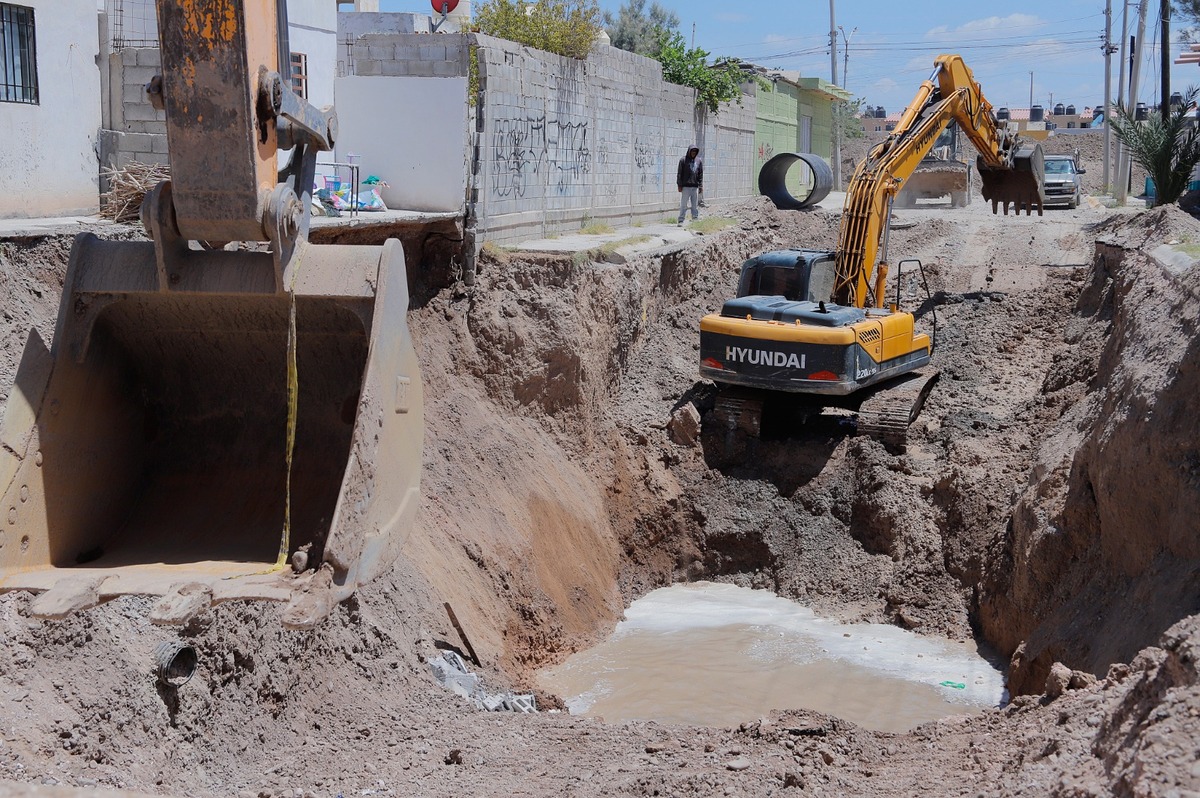 En Torreón, Protección Civil atribuye derrumbe a filtración subterránea. | Manuel Guadarrama.