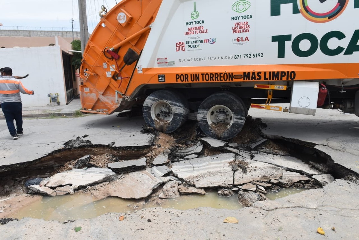 Colapsa subcolector en La Dalia; Simas renovará 50 m de tubería.| Roberto Amaya.