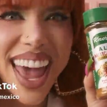 Comercial de Knorr Suiza con Yeri Mua genera controversia