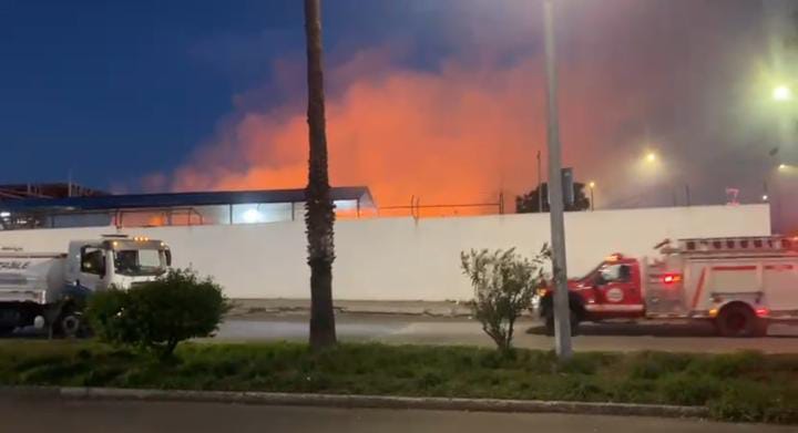 los cuerpos de emergencia han utilizado más de 11 pipas de agua y tres motobombas | Vecinos de la colonia San Sebastián
