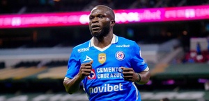 Christian Ebere, jugador nigeriano de Cruz Azul, despertó el interés del Vasco da Gama en Brasil y podría salir de La Máquina tras levantar la decima.