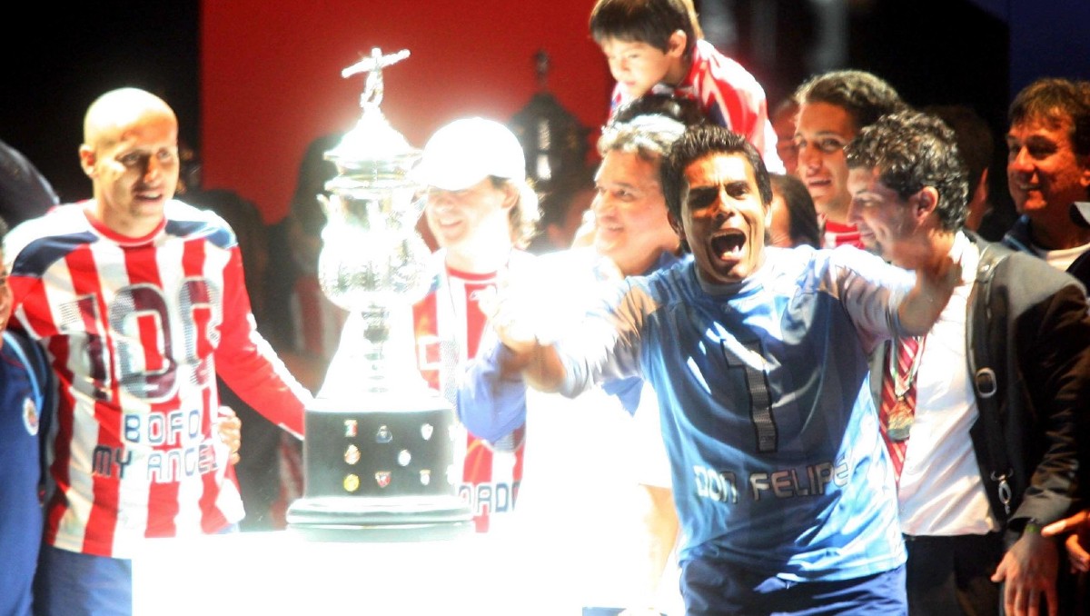 El título del Apertura 2006 para Chivas es de los más recordados (Mexsport)