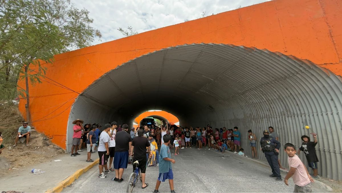 Habitantes de la colonia Urbi Villa del Real bloquearon el túnel. Foto: Víctor González
