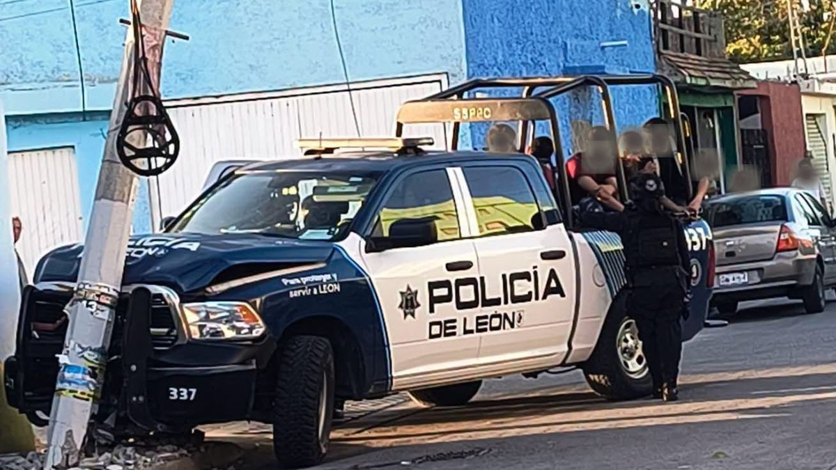 En la unidad también eran transportadas personas detenidas cuando la patrulla impactó.| Redes Sociales
