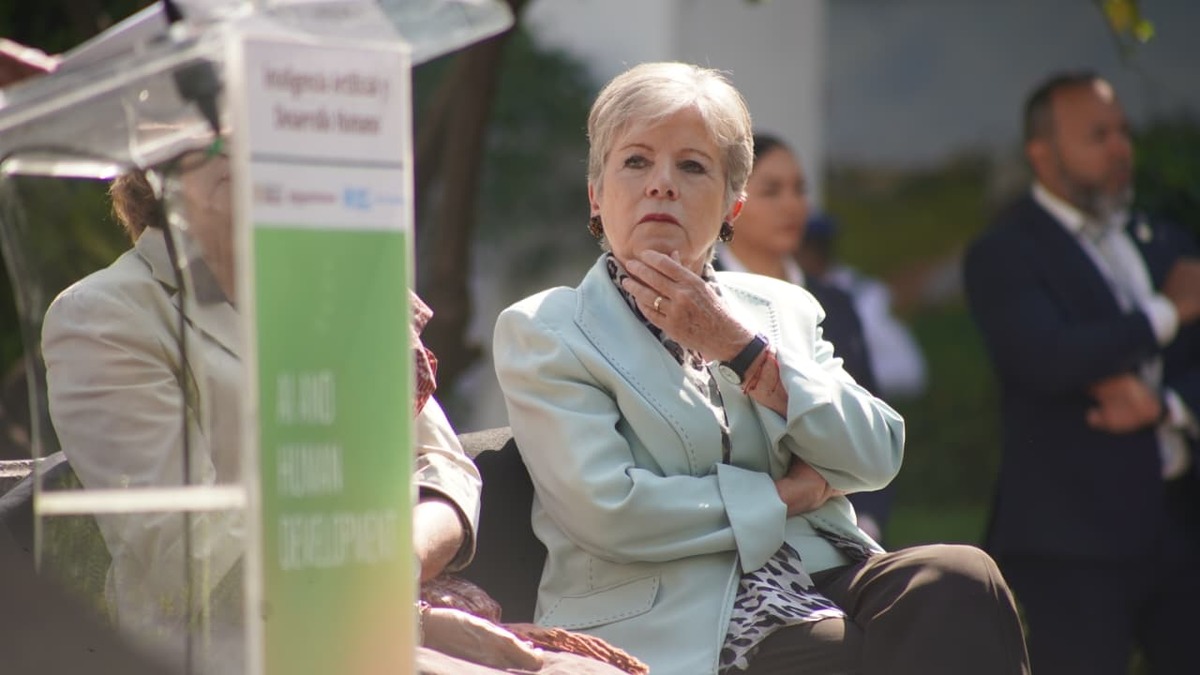 Alicia Bárcena, secretaria del Medio Ambiente, advirtió sobre el impacto energético por uso de IA. | Foto: Especial