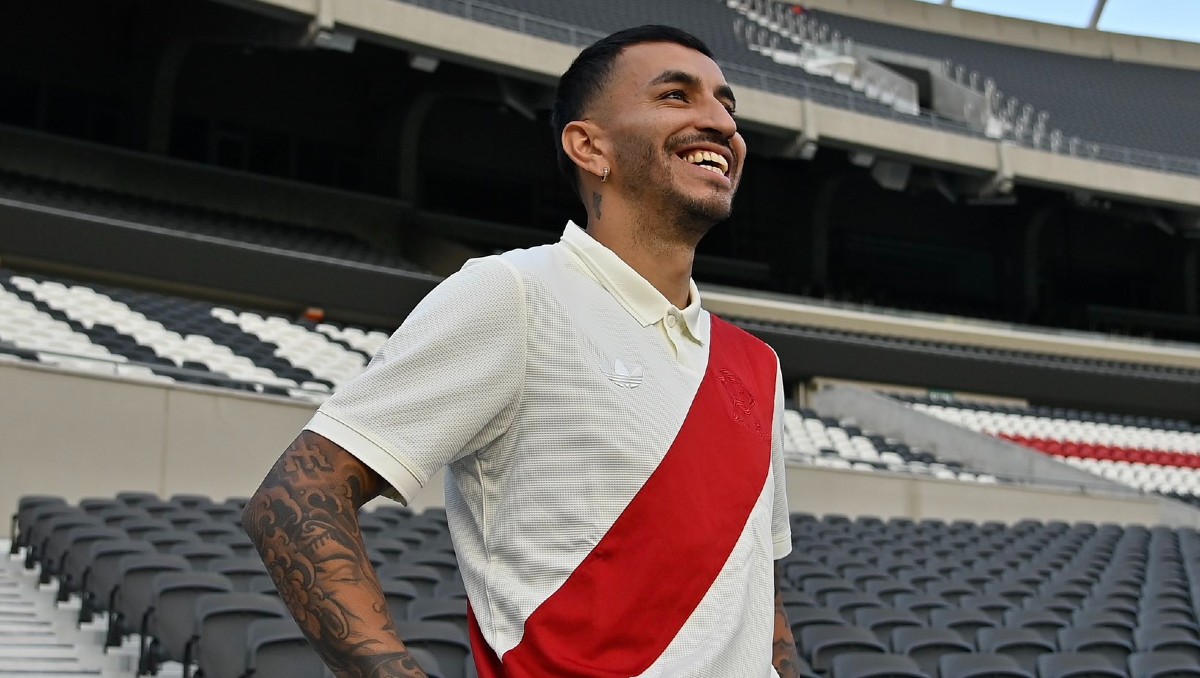 Ángel Correa ya viste la playera de River Plate (X: @RiverPlate)